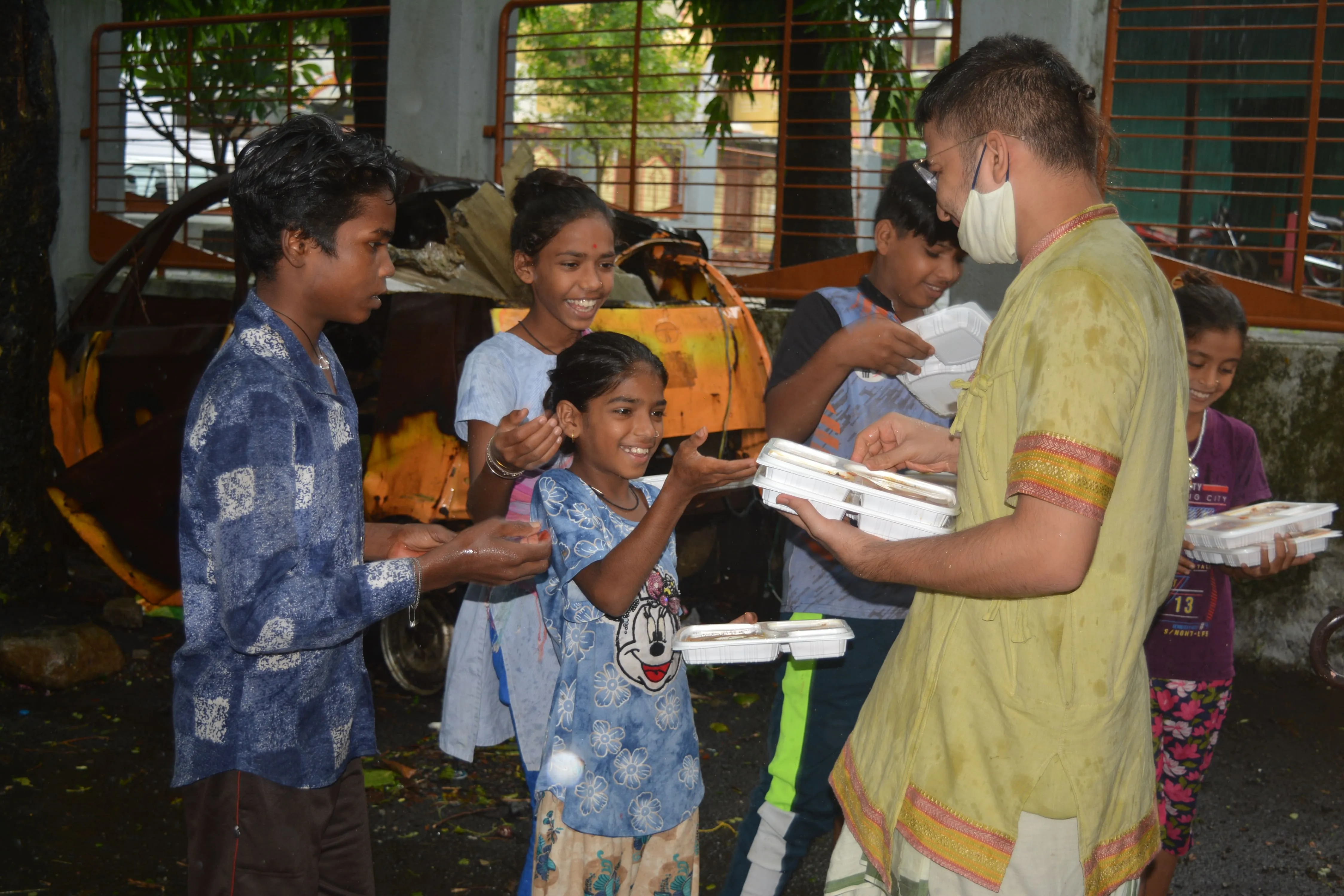 Volunteer distributing food to children