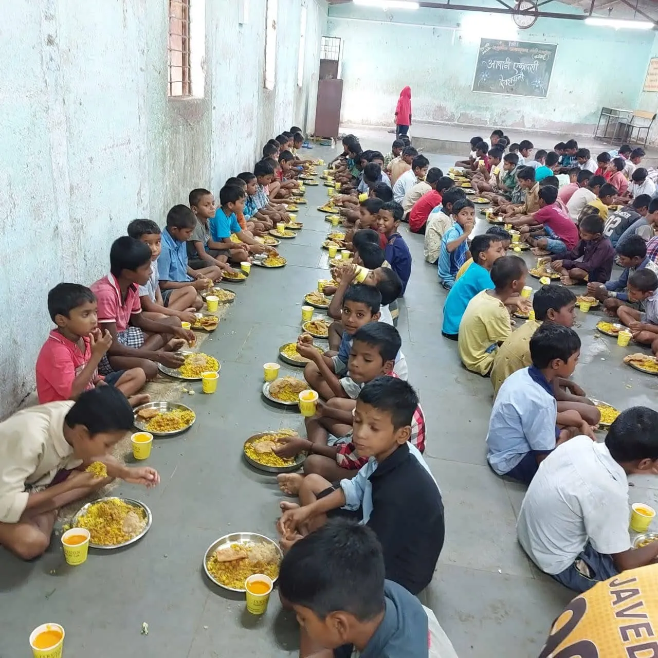 Mass meal distribution at school